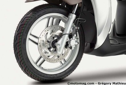 Yamaha 125 Xenter Business : grande roue grand frein