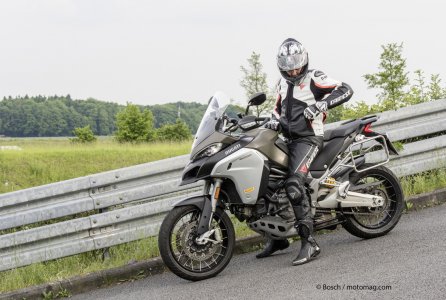 Moto du futur : Bosch MHC/VHC, immobilisation en pente