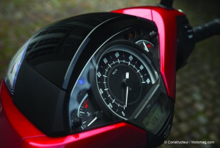 Honda SH 125i : tableau de bord complet