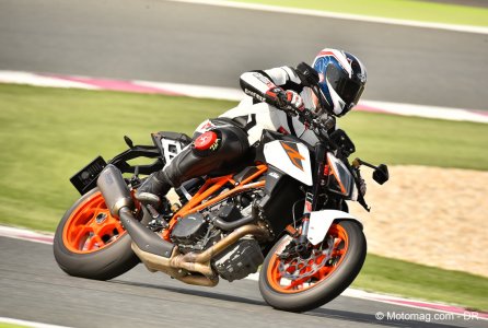 KTM 1290 Super Duke R : position roadster