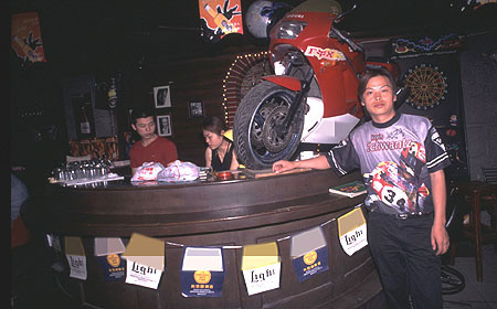 Un club de fans de motos {JPEG}