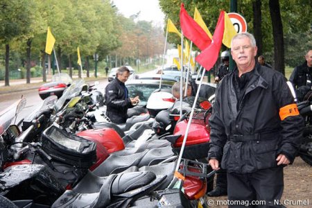 Manif 11 septembre Paris : des drapeaux pour le SO