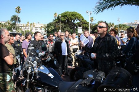 Anti-CT moto - Nice : les motards renseignent le public