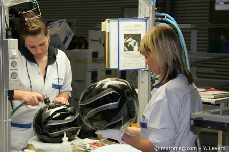 Usine Schuberth : les retouches finales