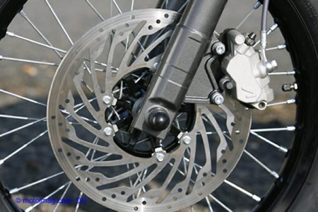 Essai Derbi Mulhacèn 125 : bon frein