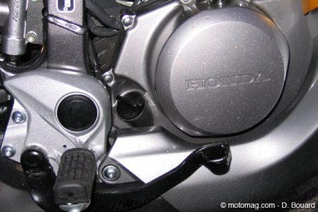 Honda 700 Transalp : contrôle d’huile