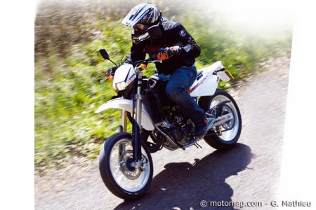 Essai Husqvarna 125 SMS :  issue de la piste
