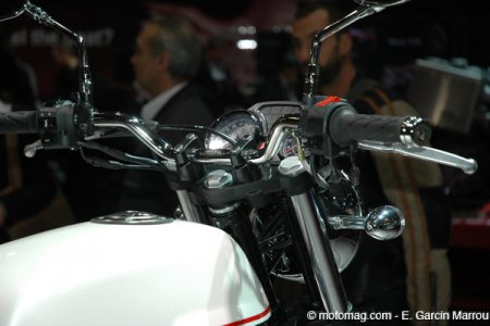 Moto Guzzi V7 Classic : à bord