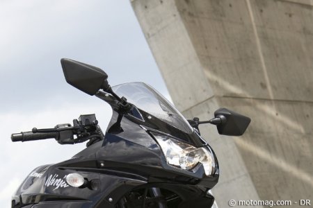 Essai 250 Ninja : larges rétroviseurs