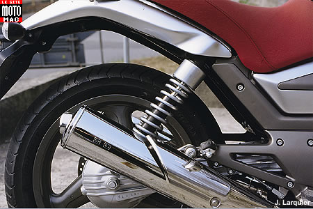 Moto Guzzi 750 Breva : amortisseurs d’origine