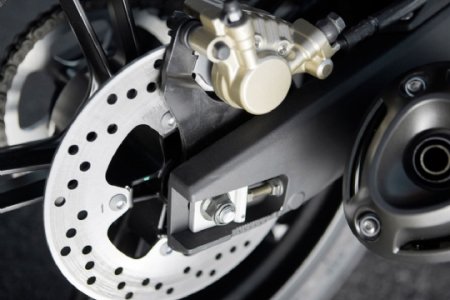 Essai Yamaha YZF 125 R : disque arrière