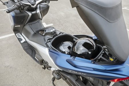 Yamaha TMax SX : coffre pratique
