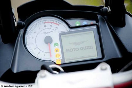 Moto Guzzi 1200 Stelvio : tableau de bord précis