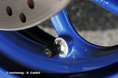 BMW HP2 Megamoto : Valve