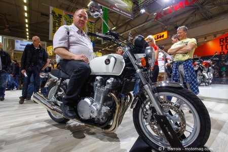 Instant nostalgie pour ce visiteur sur la Honda CB1100 fabriquée à l’ancienne