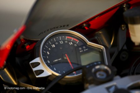 Honda CBR 100 RR : tableau de bord