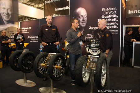 Alex Hofmann, ancien pilote allemand de MotoGP, vient représenter les pneumatiques Continental au salon