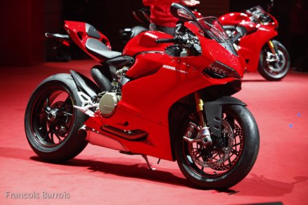 Milan-Ducati 1199 Panigale : belle machine