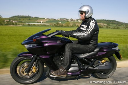 Mal de dos à moto : la position custom, dur, dur…