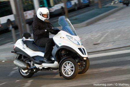 Piaggio MP3 300 LT Hybrid : un peu lourd