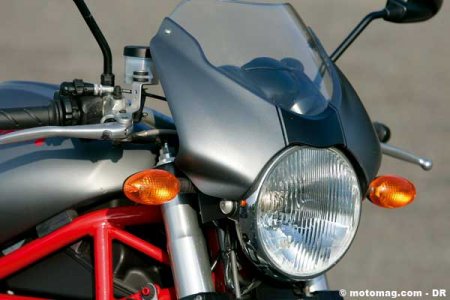 Ducati S4R : protection minimale