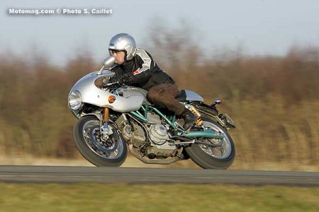 Ducati 1000 Paul Smart : machine de loisir