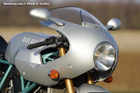 Ducati 1000 Paul Smart : tête de fourche