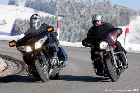 HD Street et Goldwing : garde au sol limitée en virage