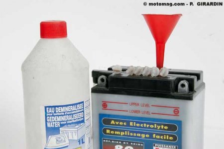 ETAPE 3 : batteries à eau distillée