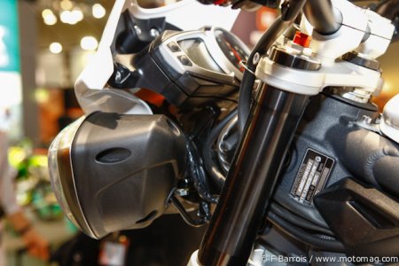 Triumph 675 Street triple : phare abaissé