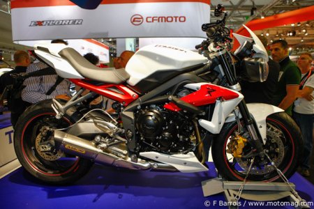 Triumph 675 Street Triple 2013 : modèle R