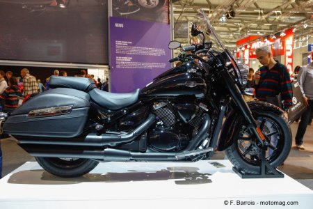 Au rayon des « nouveautés » Suzuki, cet Intruder C1500T. Un custom voyageur au look bagger