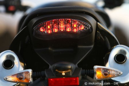 Triumph Speed Triple 1050 : feu à led