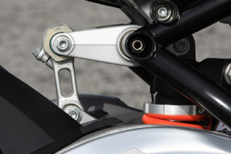 Essai KTM RC8 : assiette et biellette