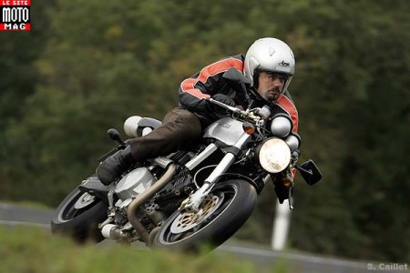 Voxan Black Magic : tenue de route