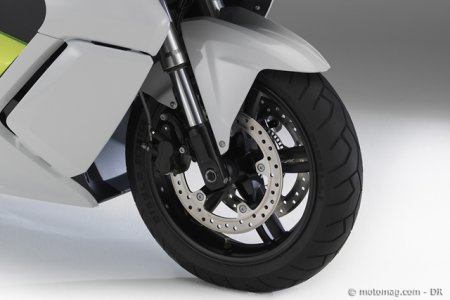 Essai BMW Concept C Evo. : train avant efficace