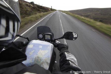 3000 km en Écosse avec une 125 : rouler à gauche !