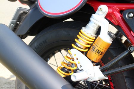 Moto Guzzi V7 III Racer : suspensions au diapason