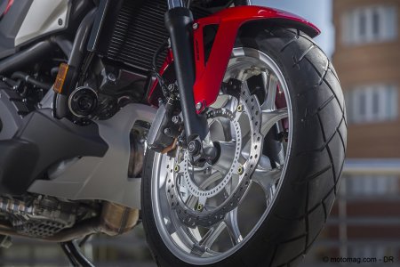 Honda NC 750 X : suspensions