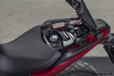 Honda NC 750 X : réservoir sous la selle