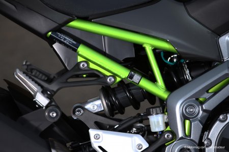 Kawasaki Z 900 : amortisseur à l’horizontale