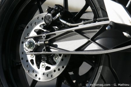 Essai KTM 125 Duke : look industriel !