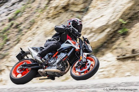 KTM 890 Duke R (2020) : agile