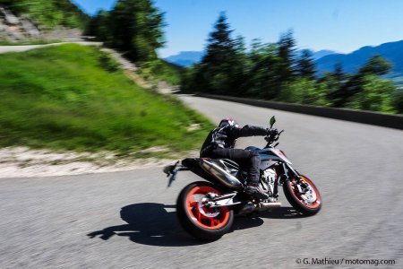 KTM 890 Duke R (2020) : l’outil pour les cols de montagne