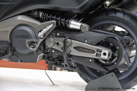 Scooter Kymco AK 550 : transmission par courroie