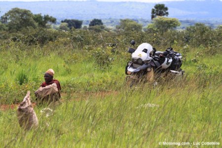 90.000 km en Afrique : rencontre en pleine brousse