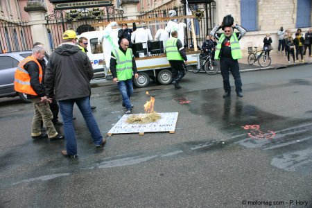 Mise à feu du contrôle technique devant la préfecture de Belfort