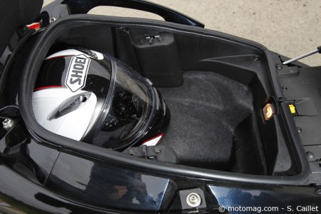 Essai Sym Maxsym 400i : assez grand coffre