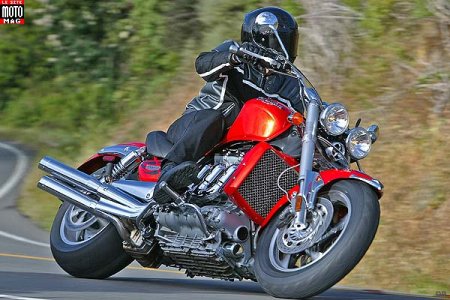 Triumph 2300 Rocket III : poid