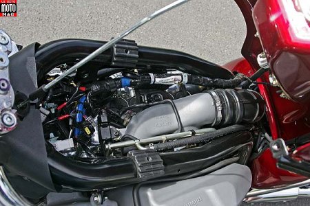Triumph 2300 Rocket III : dessous